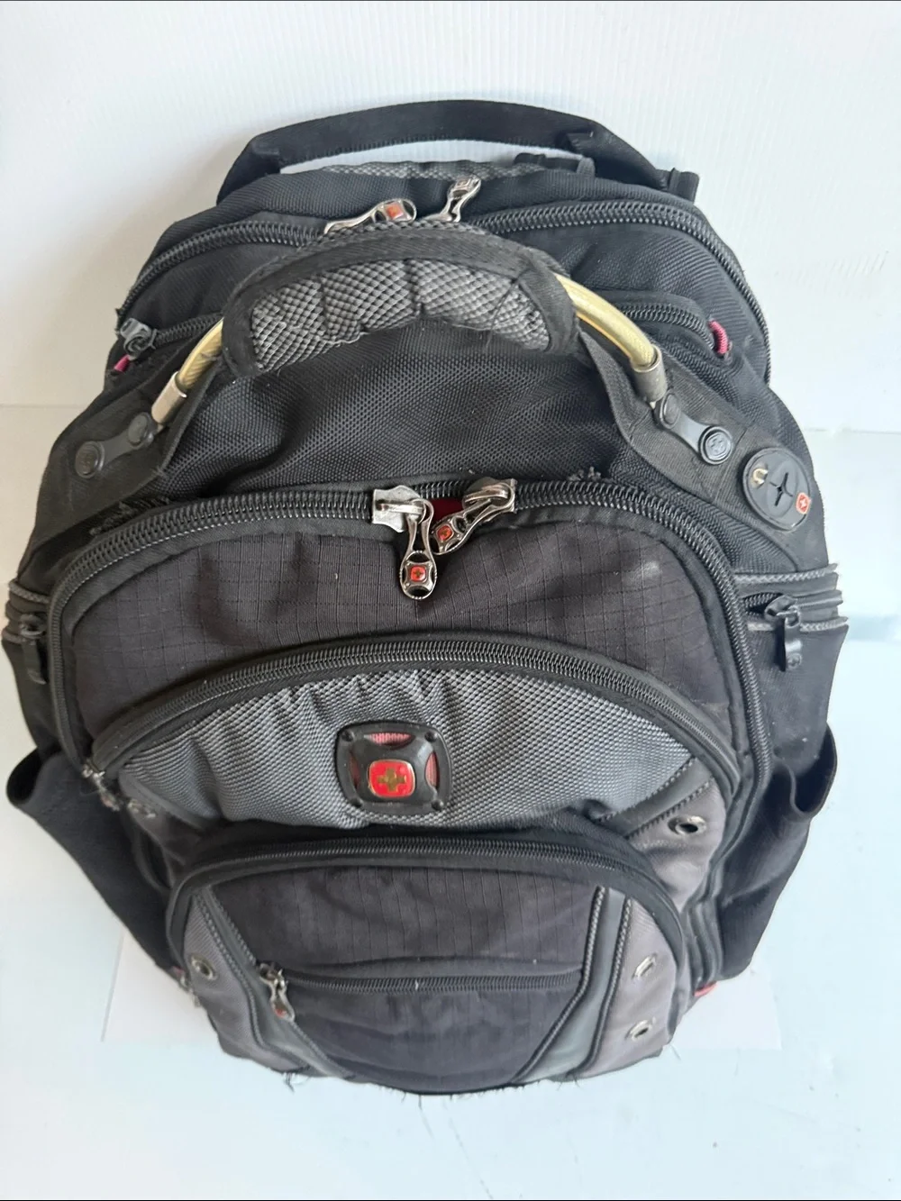 WENGER SWISSGEAR SYNERGY BACKPACK LAPTOP DAY PACK RUGGED BLACK MILITARY STYLE